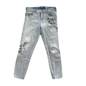 Silver 28 x 27 Light Wash Embroidered Floral Hippy Skinny Jeans